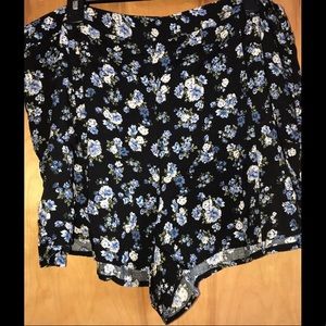 Plus Size Floral Print Shorts